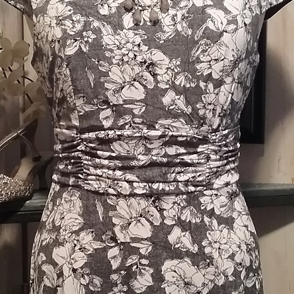Connected | Dress - Picture 6 of 16